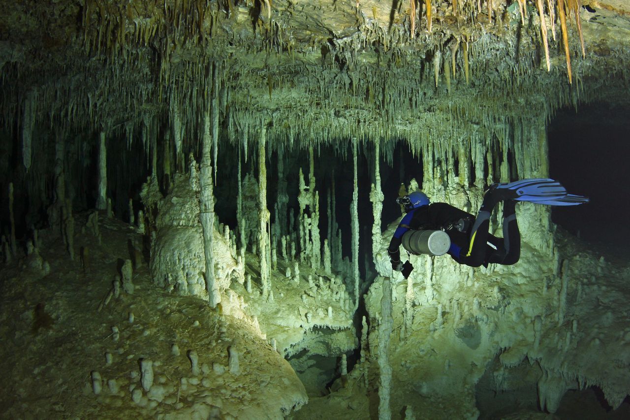 Cave Diving photo by Henning Andree alessandro reato